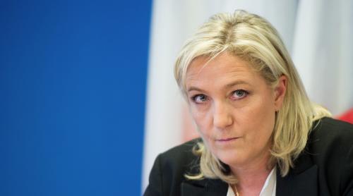 Scandalul care îi taie din aripile prezidențiale candidatei extremei-drepte la prezidențialele din Franța: Marine Le Pen