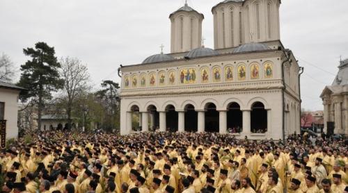 Patriarhia Română se revoltă: O formă alternativă de familie este contrară credinţei creştine