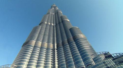 Cea mai înaltă clădire din lume, lovită de fulgere (VIDEO)