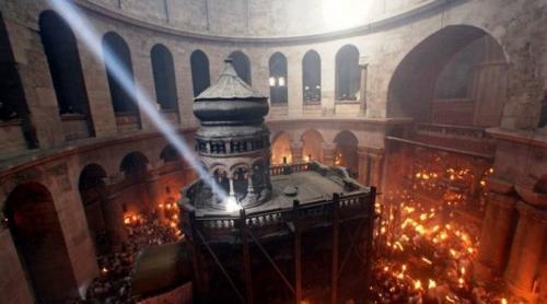 Apariţia Luminii Învierii la Mormântul Sfânt, inexplicabilă. Care este ritualul