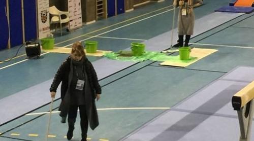 Scene ruşinoase la Campionatul European de gimnastică. Antrenoarea Mariana Bitang a dat cu mopul!