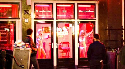 Primarul din Amsterdam a deschis un bordel condus de prostituate: Este un nou model