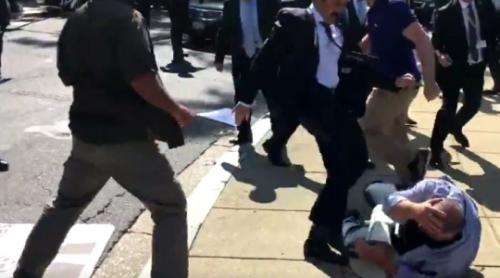  Erdogan privește cum bodyguarzii săi îi atacă violent pe protestatarii din Washington (VIDEO)