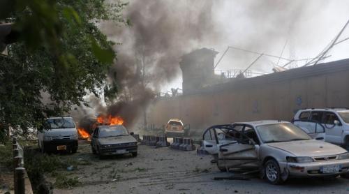 Zeci de morţi şi de răniţi la Kabul. Un vehicul-capcană a făcut prăpăd în cartierul diplomatic