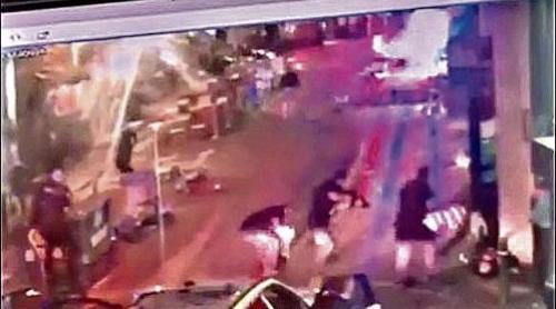Momentul în care teroriștii din Londra sunt uciși de polițiști (VIDEO)