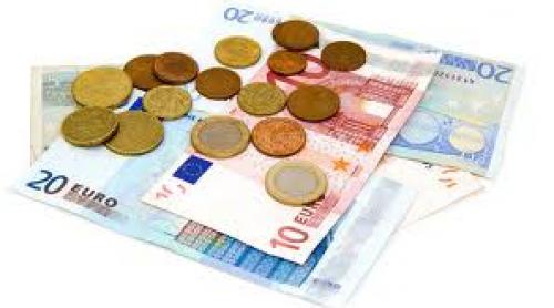 Euro se apropie de 4,6 lei, cea mai mare depreciere a leului din ultimii 5 ani