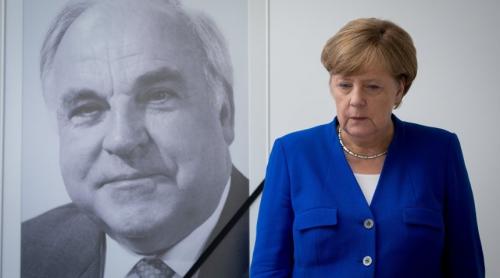 Dispută neaşteptată la căpătâiul lui Helmut Kohl. Văduva nu a vrut ca Merkel să ţină un discurs la funeralii
