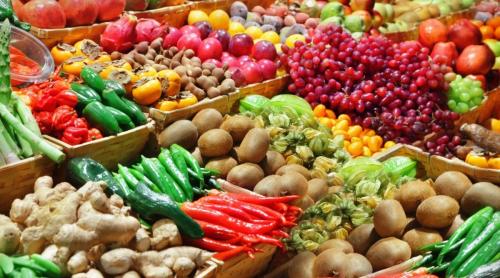 De ce plătesc românii de două-trei ori mai mult pentru legumele din pieţe