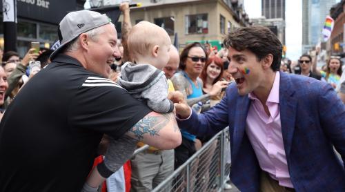 Justin Trudeau, premierul Canadei, cu copiii și soția la parada gay (VIDEO)
