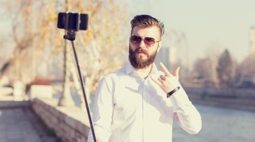Bărbații europeni sunt mai mari amatori de selfie decât femeile