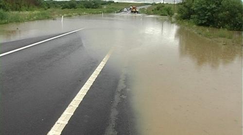 Nu se mai circulă pe DN5 București - Giurgiu din cauza apei de pe şosea
