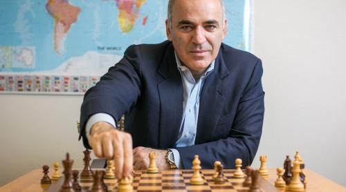 Celebrul şahist Gari Kasparov vine prima dată în România