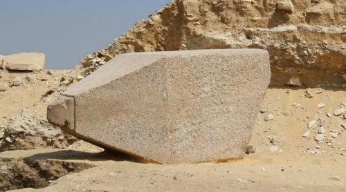 Un fragment de obelisc, vechi de peste 4000 de ani, descoperit în Egipt