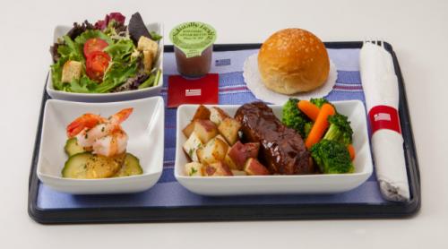 V-ați întrebat vreodată ce se întâmplă cu mâncarea neconsumată în avion? Avem răspunsul