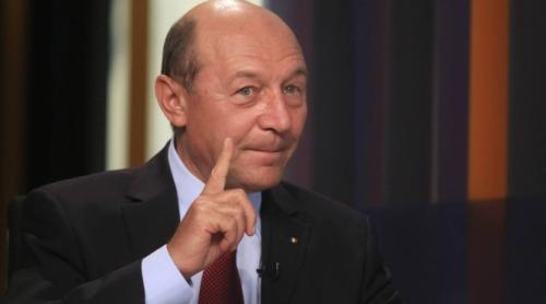 Băsescu, avertisment pentru Iohannis: Preşedintele României nu poate să abdice!