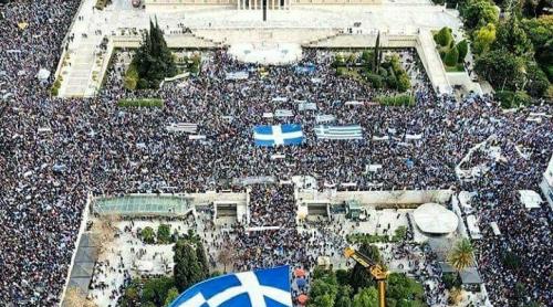 Sute de mii de oameni au strigat la Atena: "Jos mâinile de pe Macedonia!". Mikis Theodorakis a cerut referendum