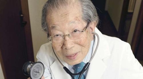 Povestea unui medic nipon care a trăit 105 ani și a profesat până în ultima clipă!