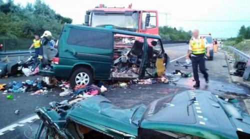 Accident teribil în Ungaria, cu un microbuz înmatriculat în România. Cel puţin şapte persoane au murit