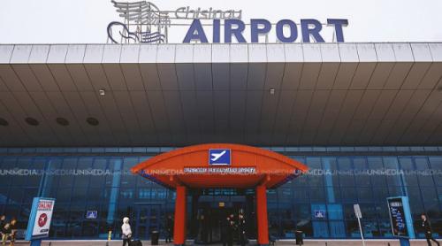 Un avion al companiei Air Moldova, cu 113 oameni la bord, a fost lovit de un fulger