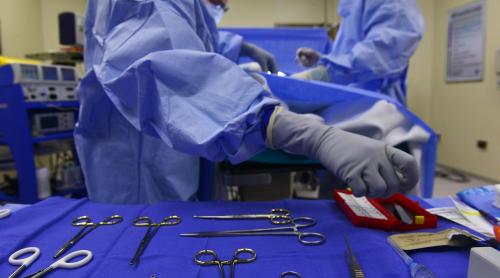 Premieră la Spitalul Militar din Capitală: Intervenţii chirurgicale de nefrectomie parţială asistată robotic