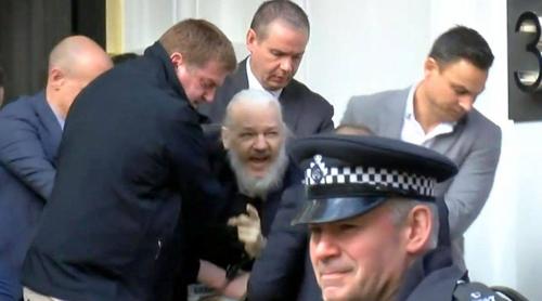 Fondatorul WikiLeaks, Julian Assange, a fost arestat în Ambasada Ecuadorului, la Londra (VIDEO)