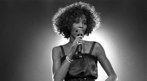 Whitney Houston, readusă în atenţia publicului cu un album postum şi o hologramă