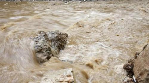 Sătenii din Sângeru au mai găsit doi copii luați de apele Cricovului Sărat