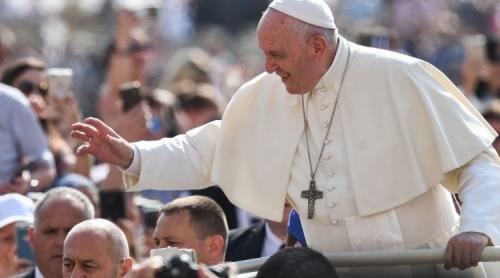 Papa Francisc a aprobat oficial modificarea rugăciunii "Tatăl Nostru" pentru slujbele catolice