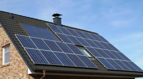 Bani de la stat pentru proprietarii care își instalează panouri solare