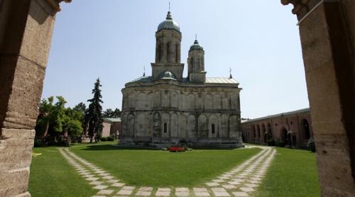 Fabuloasa Românie. Mănăstirea Dealu - locul de veci al domnitorilor Ţării Româneşti