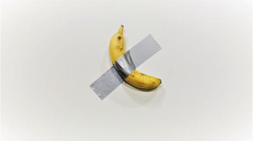 Banana lipită cu scoci. Dacă vă pricepeti, chiar nu ar trebui să citiți opinia criticului de artă!