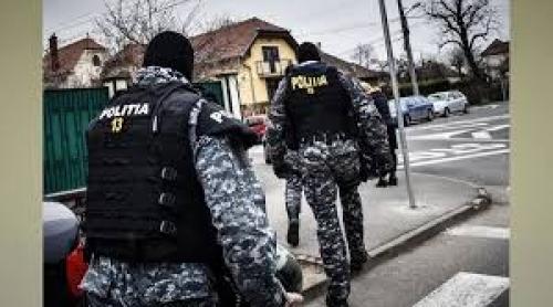 Noi percheziții în cazuri de contrabandă cu măști de protecție în Vâlcea