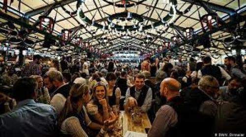 Oktoberfest 2020: nevoia de apropiere fizică duce ca mesele să fie rezervate cu 5000 euro 