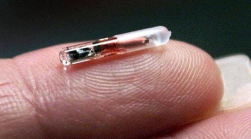 Microcipul implantat sub piele, folosit deja la călătoria cu metroul în Suedia