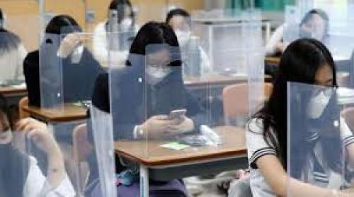 Coreea de Sud reimpune izolarea și închide din nou școlile
