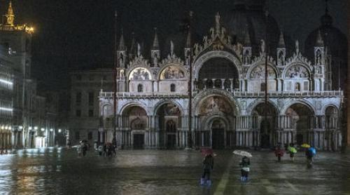 Un sfert din Veneția este sub ape, inclusiv centrul istoric. Rar fenomen Aqua Alta în iunie