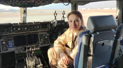 Simona Maierean, prima femeie pilot comandant pe uriașa aeronavă C-17 Globemaster, în structura NATO