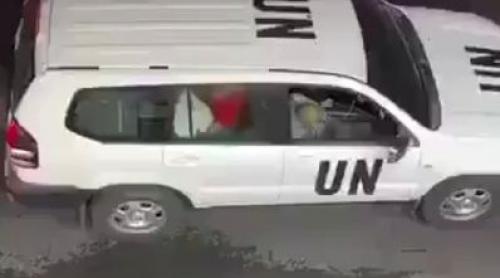 Videoclipul care a făcut înconjurul lumii: Își făceau de cap într-o mașină a ONU