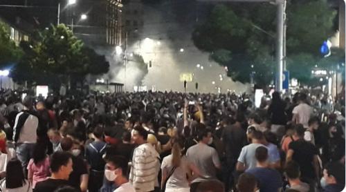 PROTEST URIAȘ la Belgrad, miercuri seara, după violențele din ajun