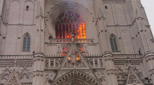 Celebra catedrală din Nantes a fost cuprinsă de incendiu. Orga din secolul al XV-lea a fost distrusă (VIDEO)