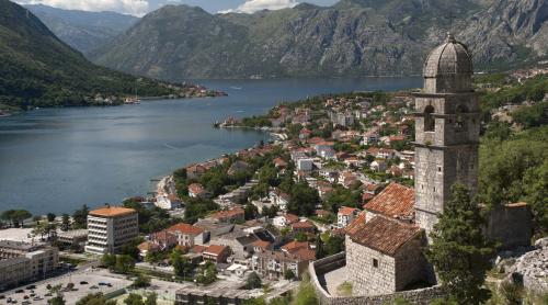 După ce s-a declarat țară liberă de COVID, Muntenegru reinstituie starea de urgență