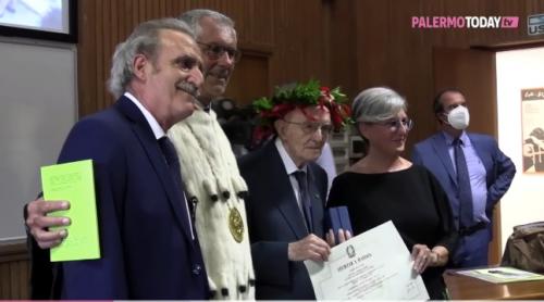 El este cel mai bătrân absolvent universitar din Italia: 96 de ani. A crescut în timpul Marii crize și a luptat în al Doilea Război Mondial