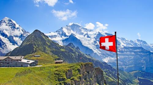 Munții elvețieni s-au aprins, pentru a marca Ziua Naţională a ţării