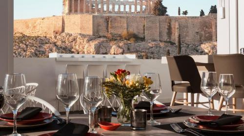 Grecia anunță NOI RESTRICȚII. Restaurante și baruri, închise noaptea în unele dintre cele mai populare destinații turistice