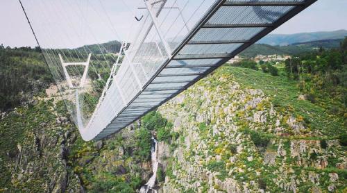 A fost inaugurat cel mai lung pod pietonal suspendat din lume 