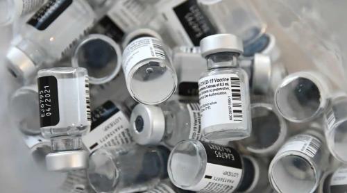 Marea Britanie este „gata să arunce 3,5 milioane de doze de vaccin Pfizer”, în ciuda faptului că perioada de valabilitate a fost deja prelungită