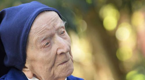 Cea mai bătrână femeie din Europa: Călugărița André își va sărbători 118-a aniversare cu un pahar de porto și ciocolată