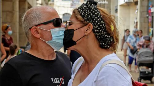 Covid-19: Thailanda le cere cuplurilor să-și puna mască în timpul actului sexual de Ziua Îndrăgostiților