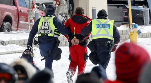 Protestele din Ottawa: poliția criticată pentru că a amenințat cu arestarea presei