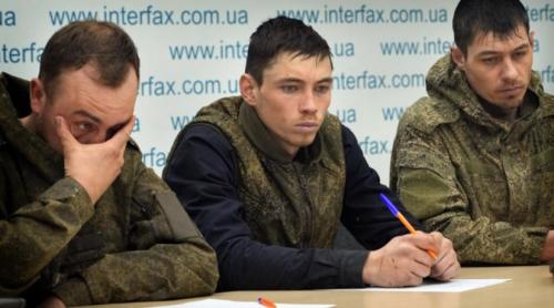 Crucea Roșie și Amnesty International critică Ucraina pentru aducerea prizonierilor ruși în fața presei
